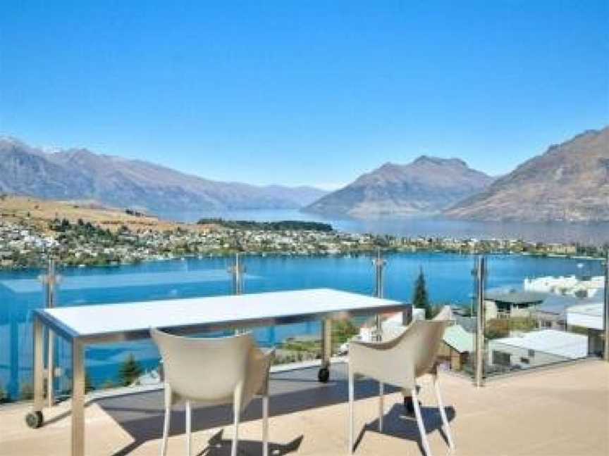 Mountain & Lake Views, Argyle Hill, New Zealand