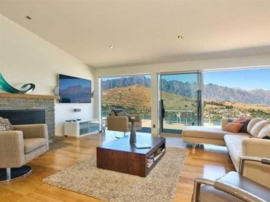 Mountain & Lake Views, Argyle Hill, New Zealand