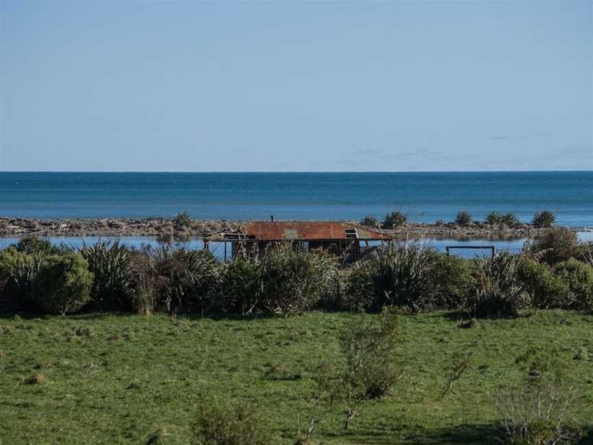 Koru Beach Cabin & B&B Homestay, Barrytown, New Zealand