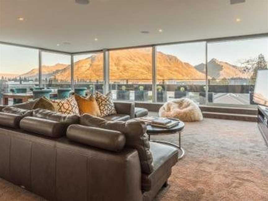 Penthouse on Hallenstein by Amazing Accom, Argyle Hill, New Zealand