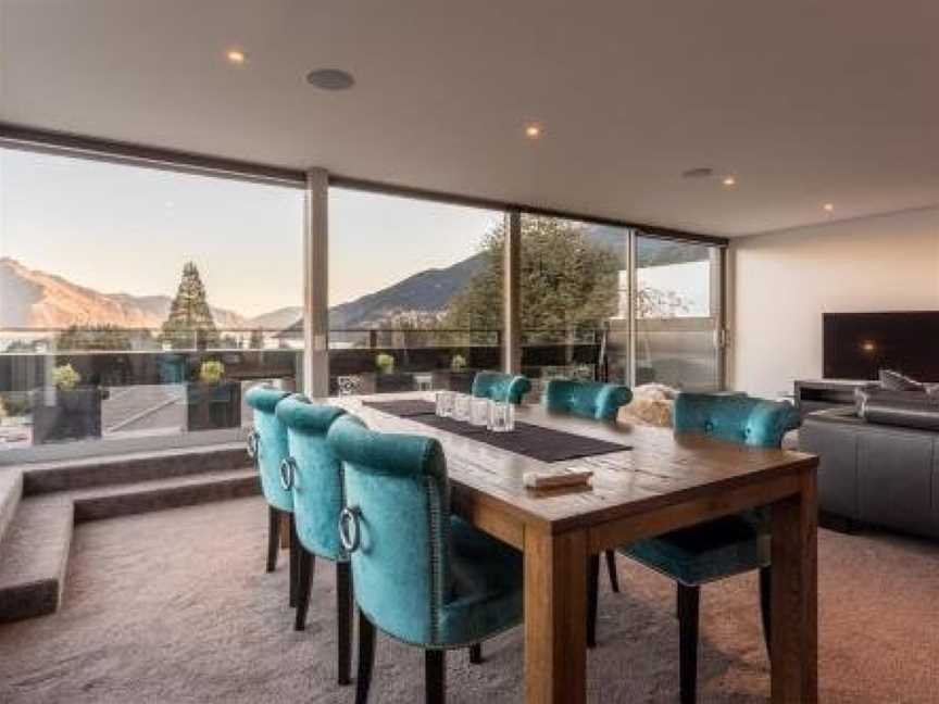 Penthouse on Hallenstein by Amazing Accom, Argyle Hill, New Zealand