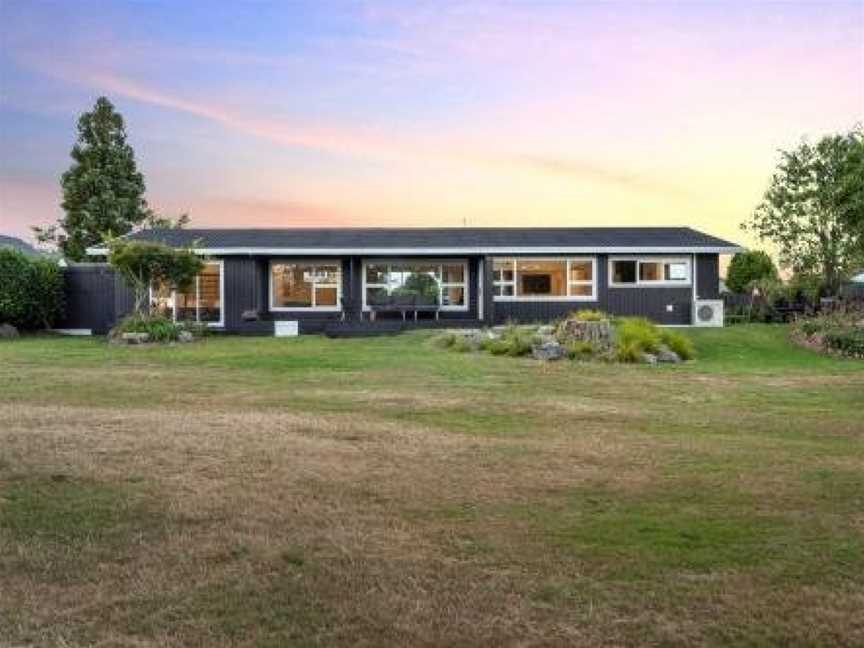 Golf Course Masterpiece with Hot Tub (4bd 3.5bth), Rotorua, New Zealand