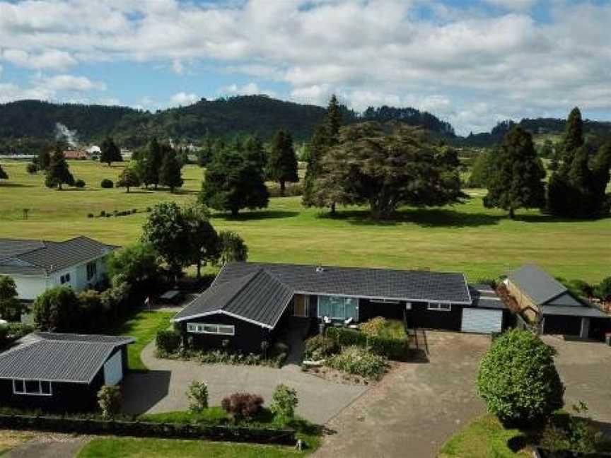 Golf Course Masterpiece with Hot Tub (4bd 3.5bth), Rotorua, New Zealand