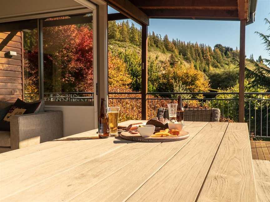 Morrows Mead - Sleeps 8 - Lake Views - Spa Pool, Wanaka, New Zealand