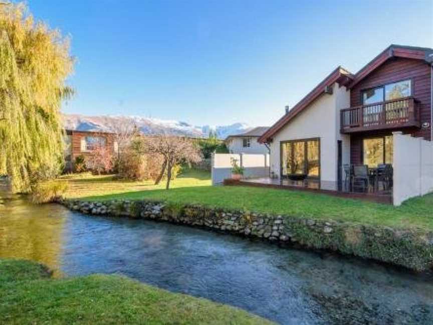 Tranquil Stream Side Retreat, Wanaka, New Zealand