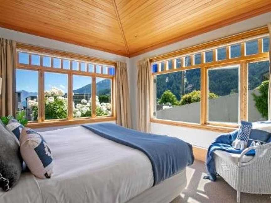 Historic Stonehouse & Alley Cottage - Sleeps 14 with spa pool, Argyle Hill, New Zealand