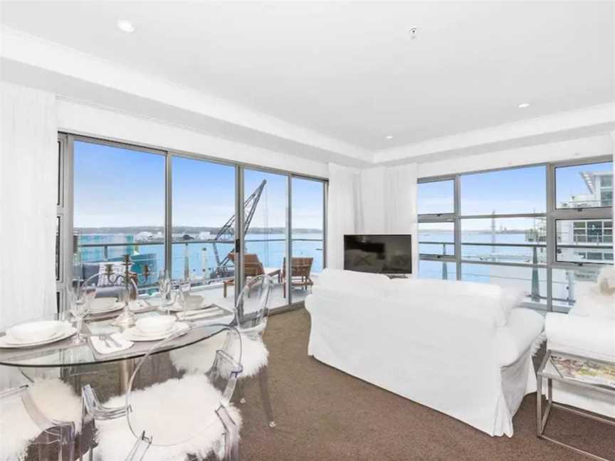 2 Bedroom SubPenthouse and Panoramic Water Views, Eden Terrace, New Zealand