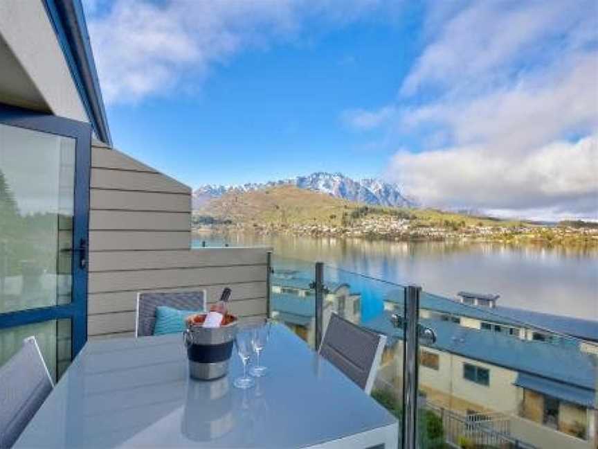 Central Water Views - Queentown Holiday Townhouse, Argyle Hill, New Zealand