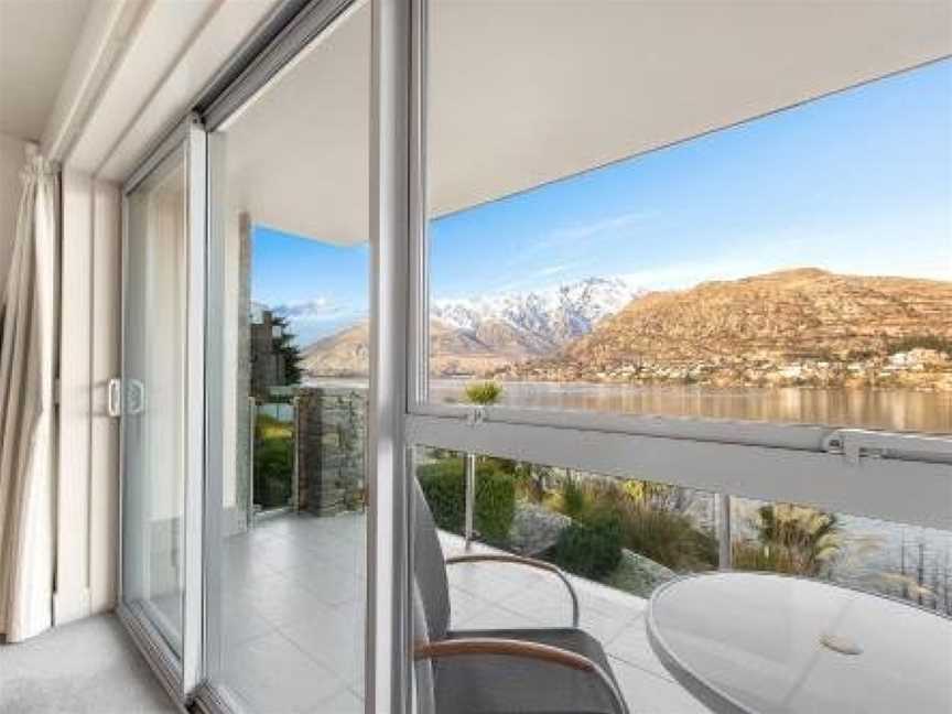 Alpine Village Luxury Lakefront Studio 36, Argyle Hill, New Zealand