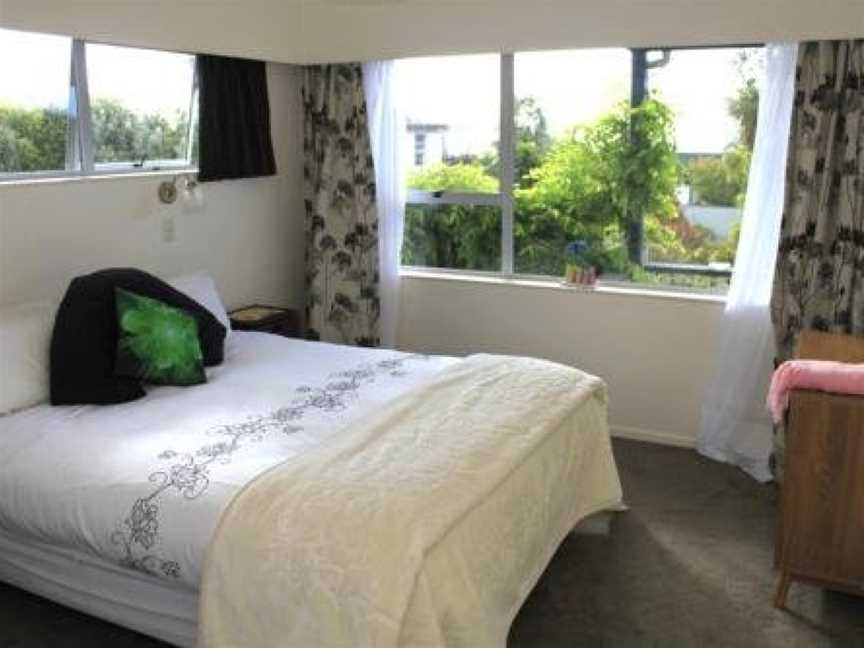 Boulder Bank Apartment, Nelson, New Zealand