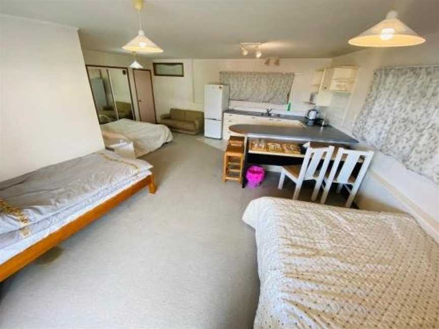 Family Room 2-6Adult Independent Entrance101, Kumeu, New Zealand