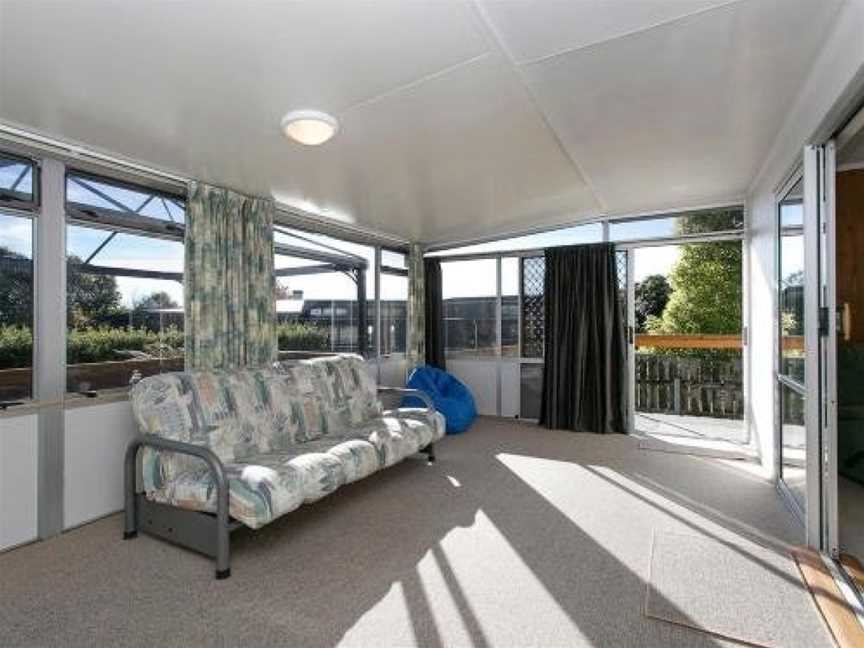 Cosy Lake Haven - Two Mile Bay Holiday Home, Taupo, New Zealand