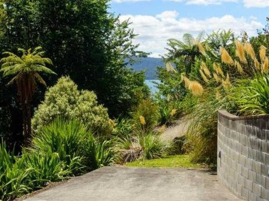 FlaxWater Bach - Lake Tarawera Holiday Home, Rotorua, New Zealand