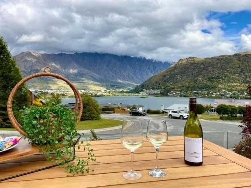 Kiwi Style Cottage, Outside Areas, Fabulous Views, Argyle Hill, New Zealand