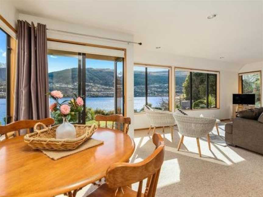 Lakefront Cottage - Queenstown Holiday Unit, Argyle Hill, New Zealand