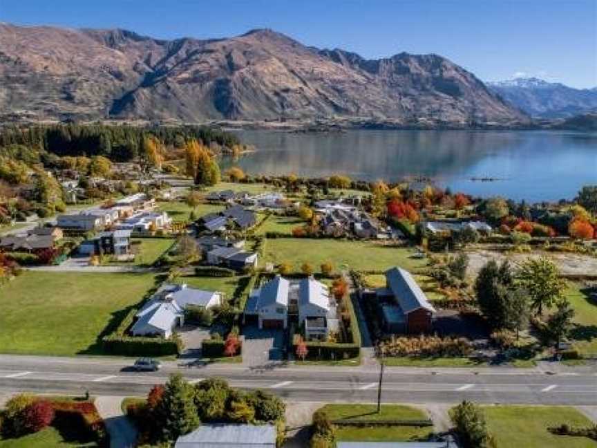 Stylish apartment, Lake Wanaka views, Wanaka, New Zealand