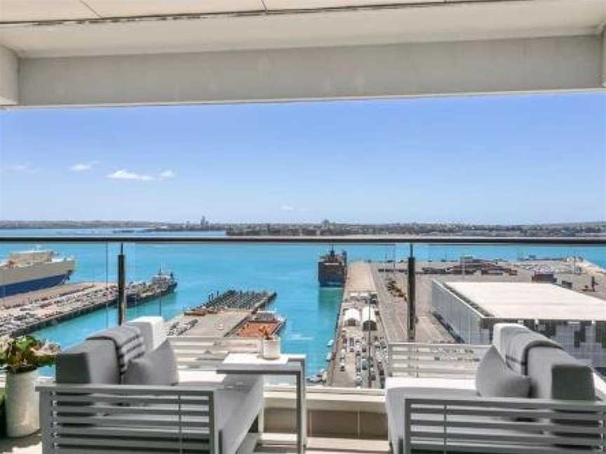 Lavish living with stunning harbour views and cprk, Eden Terrace, New Zealand