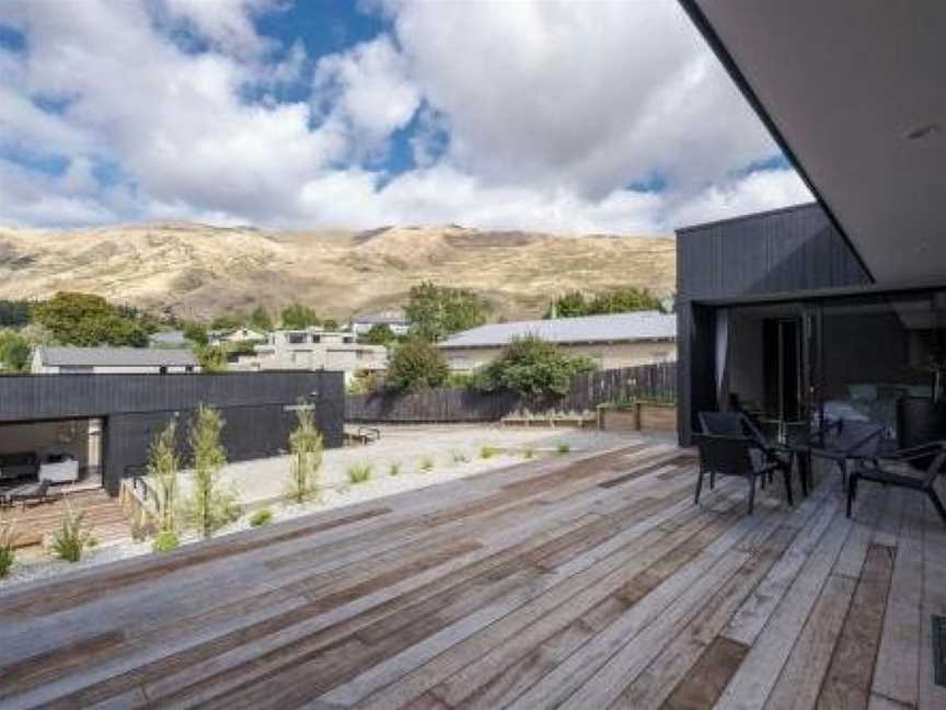 Noir North Retreat - Wanaka Holiday Home, Wanaka, New Zealand