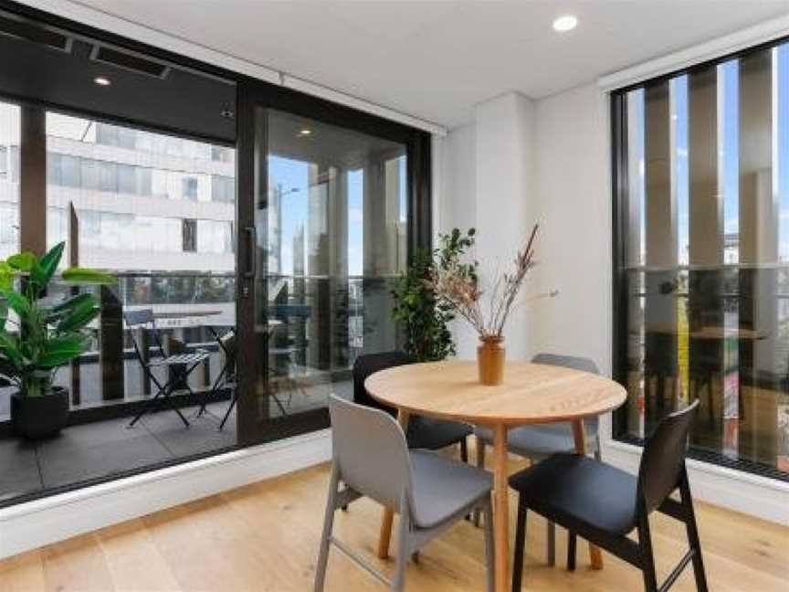 Modern and vibrant living with sunny deck on K'rd, Eden Terrace, New Zealand