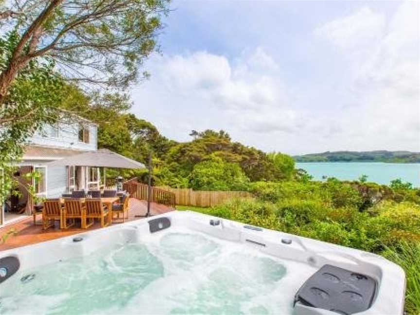 Moonlight Bay Magic - Raglan Holiday Home, Raglan, New Zealand