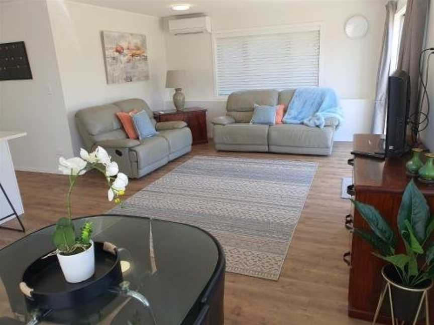 Private 2 Bedroom Apartment Castor Bay Auckland, Castor Bay, New Zealand