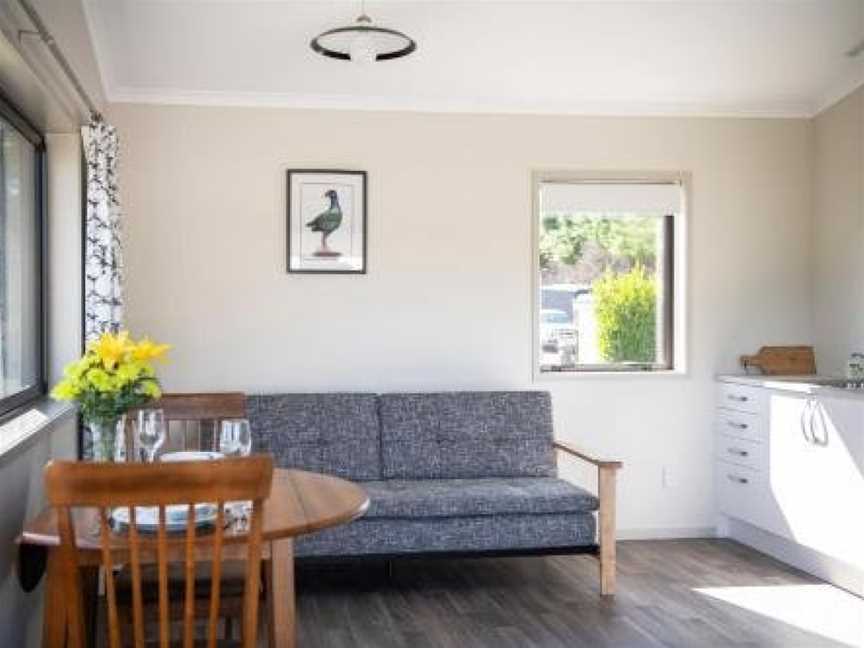 Pukeko Lodge - Napier Holiday Home, Fernhill, New Zealand