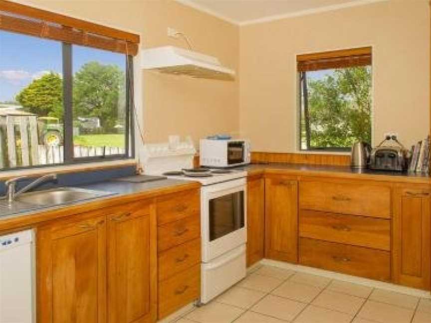 Peaceful Poplar - Whitianga Holiday Home, Whitianga, New Zealand