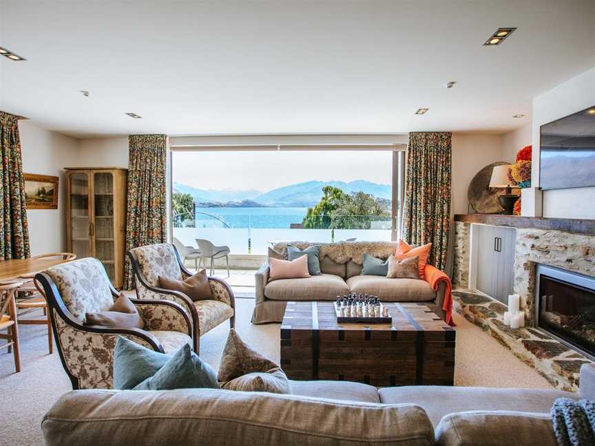 Pembroke - Sleeps 4 - Central - Lake Views, Wanaka, New Zealand