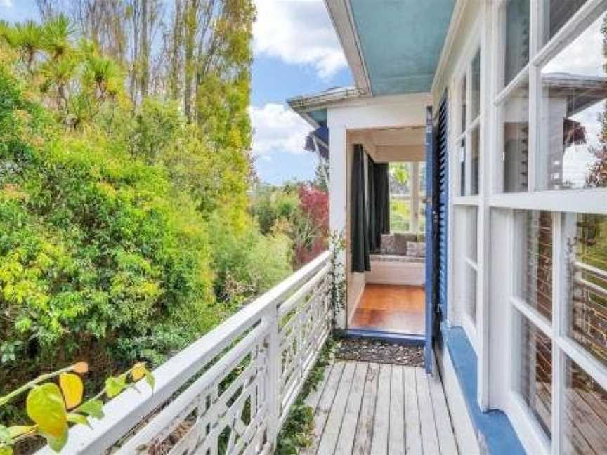 Rustic 2BR near Mission Bay with Garden Views, Eden Terrace, New Zealand