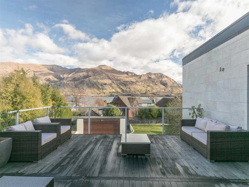 Roys Peak View - Sleeps 8 - Lake View, Wanaka, New Zealand