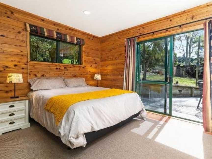 The Lakeview Chalet - Lake Tarawera Holiday Home, Rotorua, New Zealand