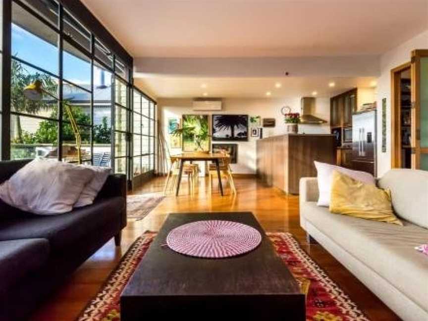 Stunning 3 Bedroom Home With Harbour Bridge Views, Eden Terrace, New Zealand