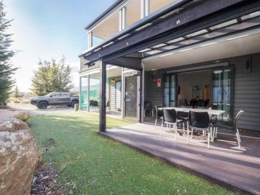 The Sombre Duck - Cardrona Holiday Apartment, Cardrona, New Zealand