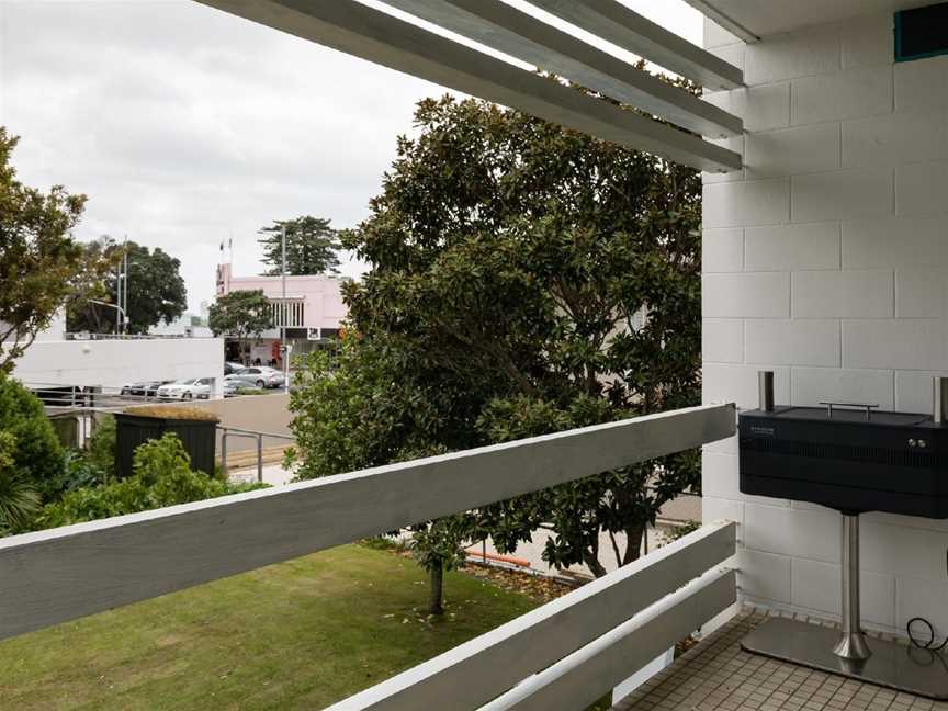 Sun Soaked Oasis With Views, Eden Terrace, New Zealand