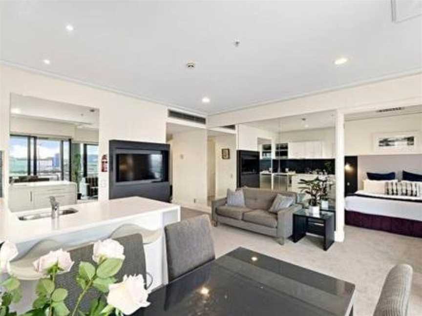 Sunny & sophisticated with stunning Viaduct views, Eden Terrace, New Zealand