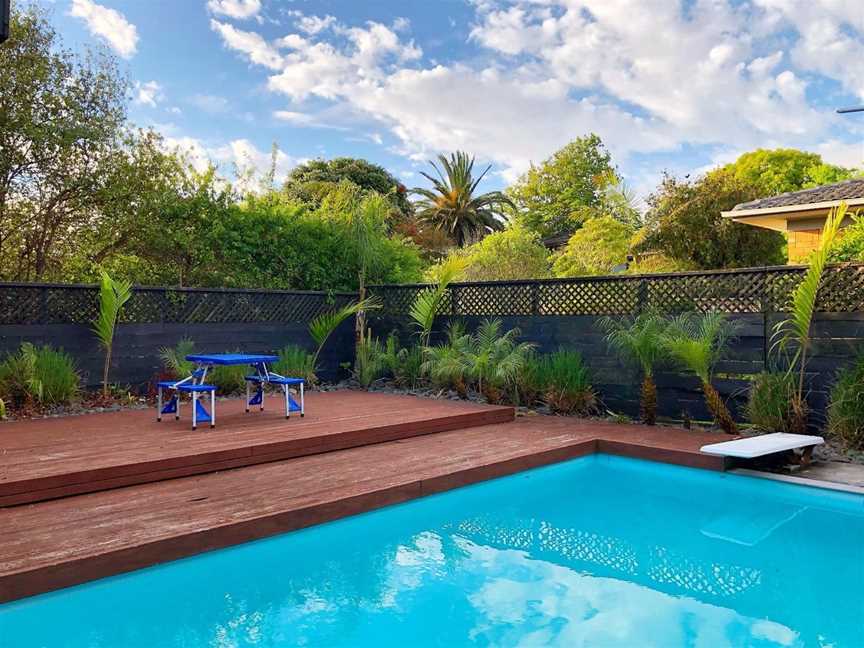 Swimming Pool Family Suite, Castor Bay, New Zealand