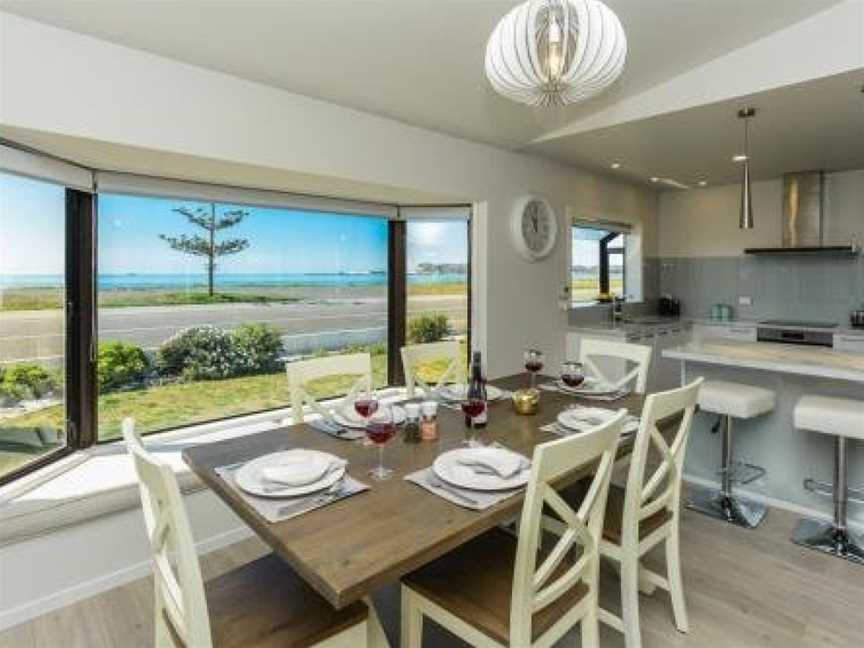 The Esplanade 98 - Westshore Holiday Home, Napier, New Zealand