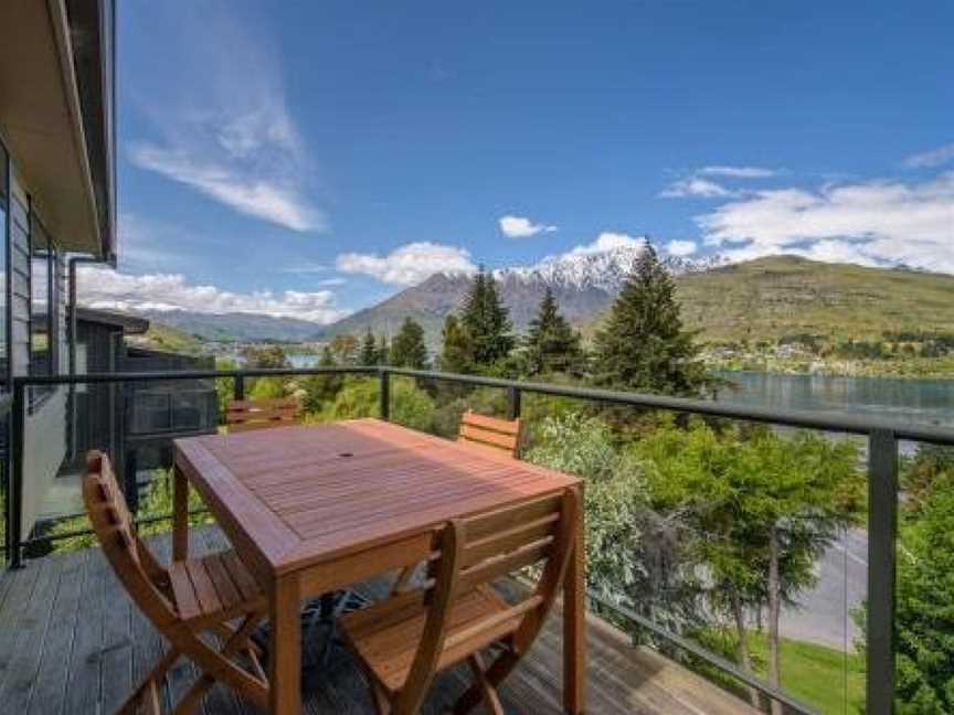 Gold Rush Vista - Queenstown Holiday Home, Argyle Hill, New Zealand