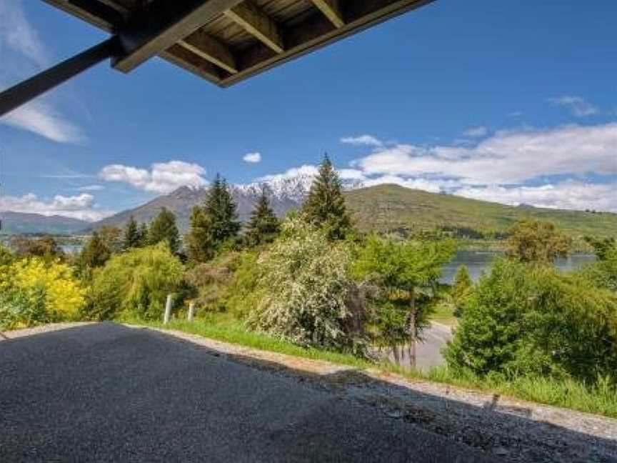 Gold Rush Vista - Queenstown Holiday Home, Argyle Hill, New Zealand