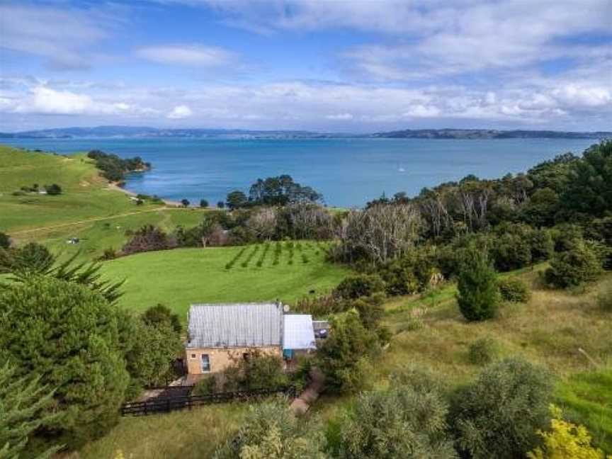 Woodside Bay Cottage - Waiheke Holiday Home, Waiheke Island (Suburb), New Zealand