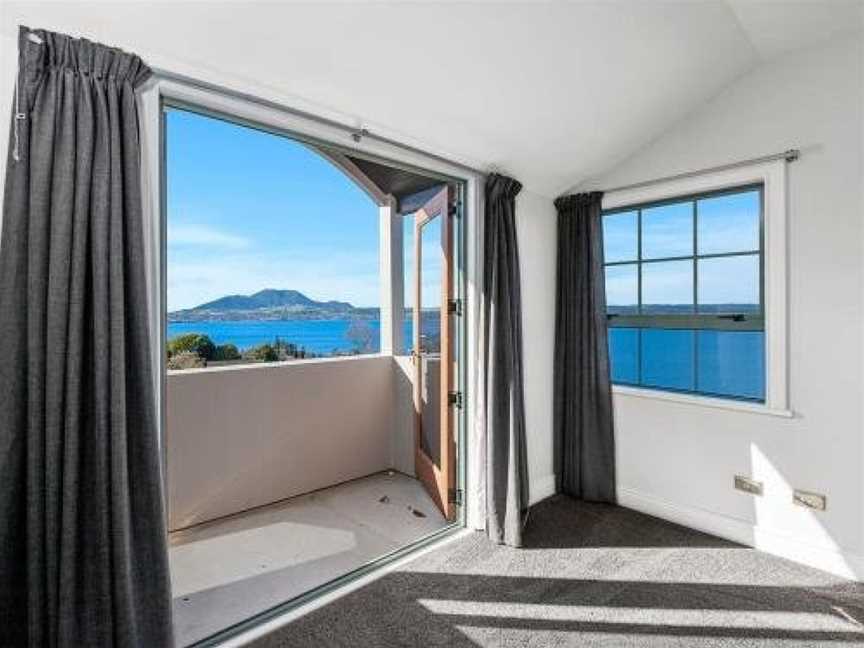 View 54 - Acacia Bay Holiday House, Taupo, New Zealand