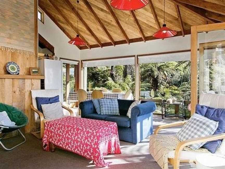 Amidst Bush and Birdsong - Pukawa Holiday Home, Kuratau, New Zealand