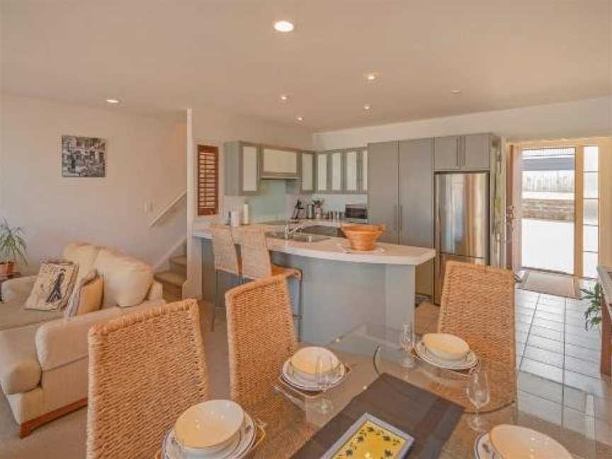 Tairua Waterfront Retreat - Tairua Holiday Apartment, Tairua, New Zealand