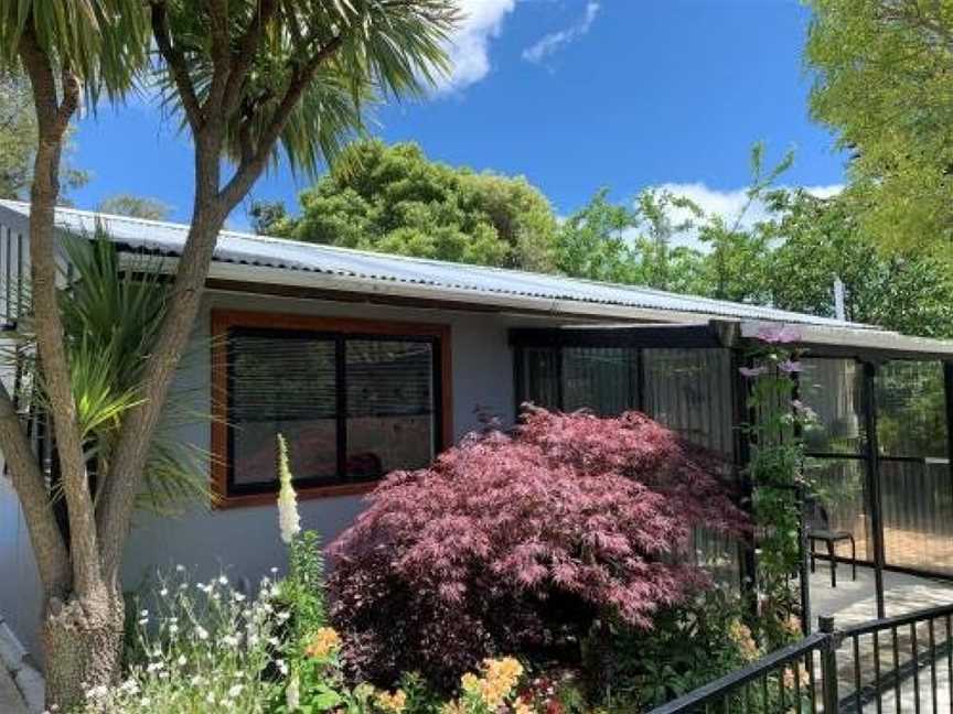 Twin Oaks Quiet Cottage, Paraparaumu, New Zealand