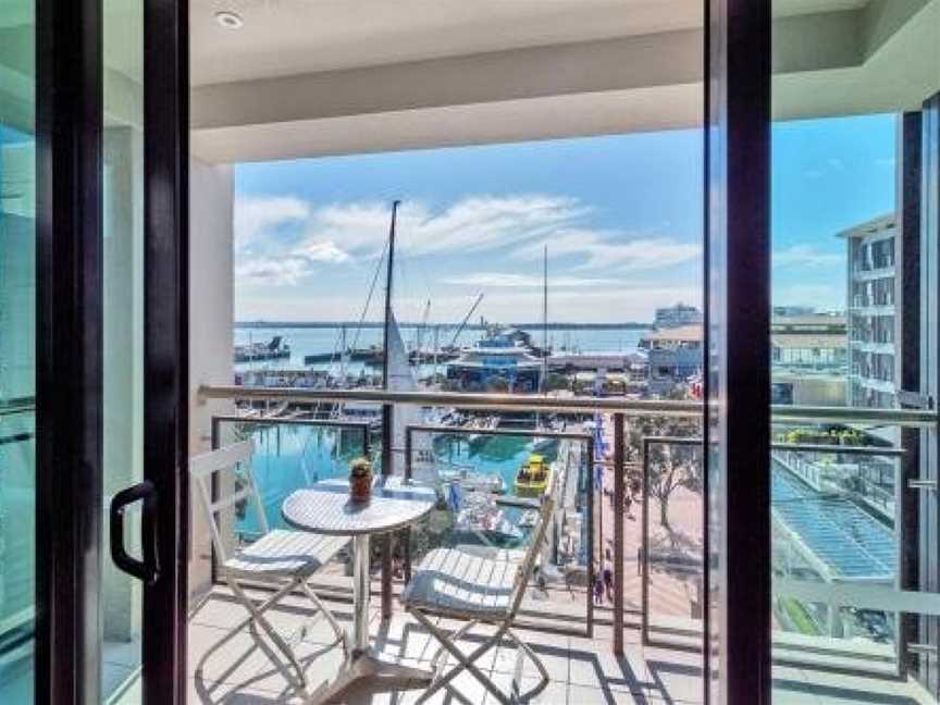 CHIC WATERFRONT LUXURY - The Best Location!, Eden Terrace, New Zealand