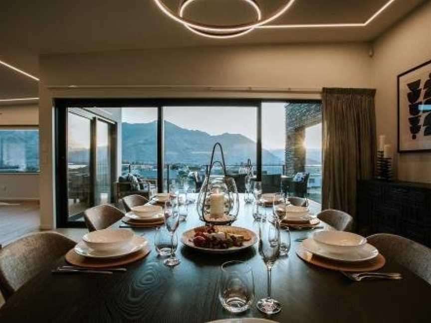 The Heights - Sleeps 8 - Lake Views - Outdoor Fire, Wanaka, New Zealand