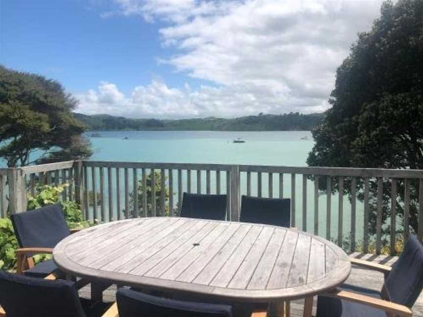 Magic waterfront home, 3 BR w/ private bay, Raglan, New Zealand