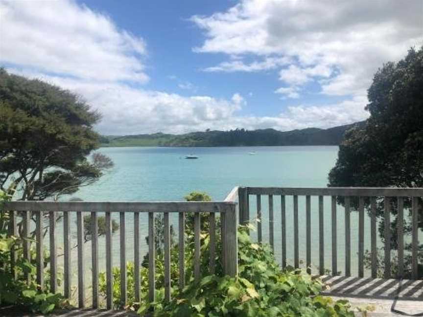 Magic waterfront home, 3 BR w/ private bay, Raglan, New Zealand