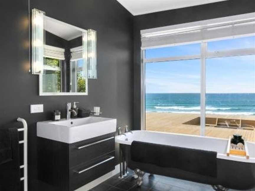 Cloud 9 Retreat - Karitane - Absolute Beachfront Holiday Home, Waikouaiti, New Zealand