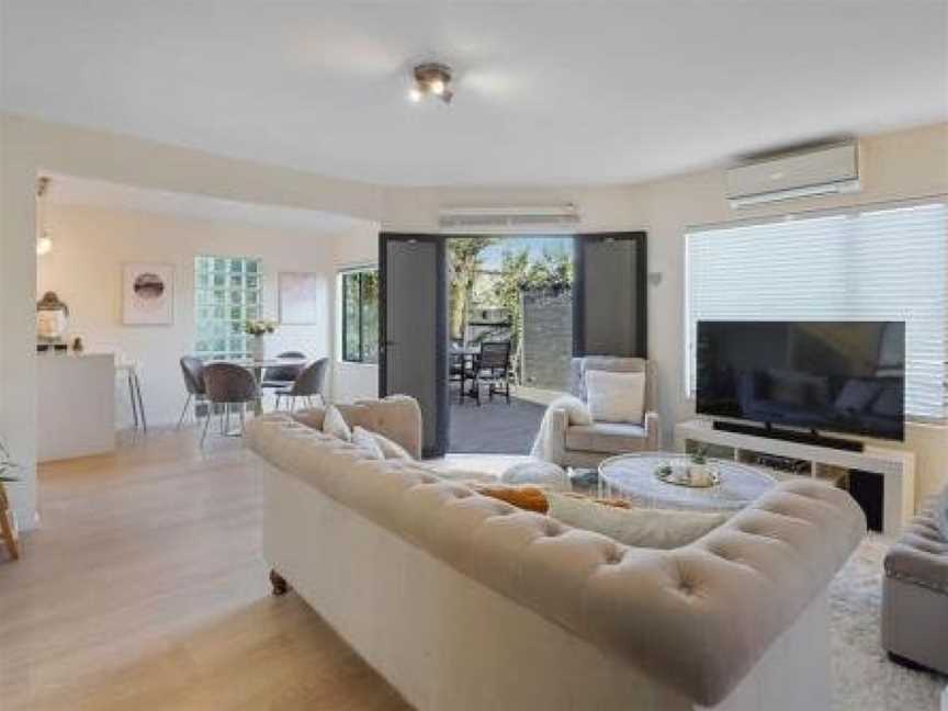 Elegant 2BR Family Home - Aircon - 5min to Beach, Campbells Bay, New Zealand